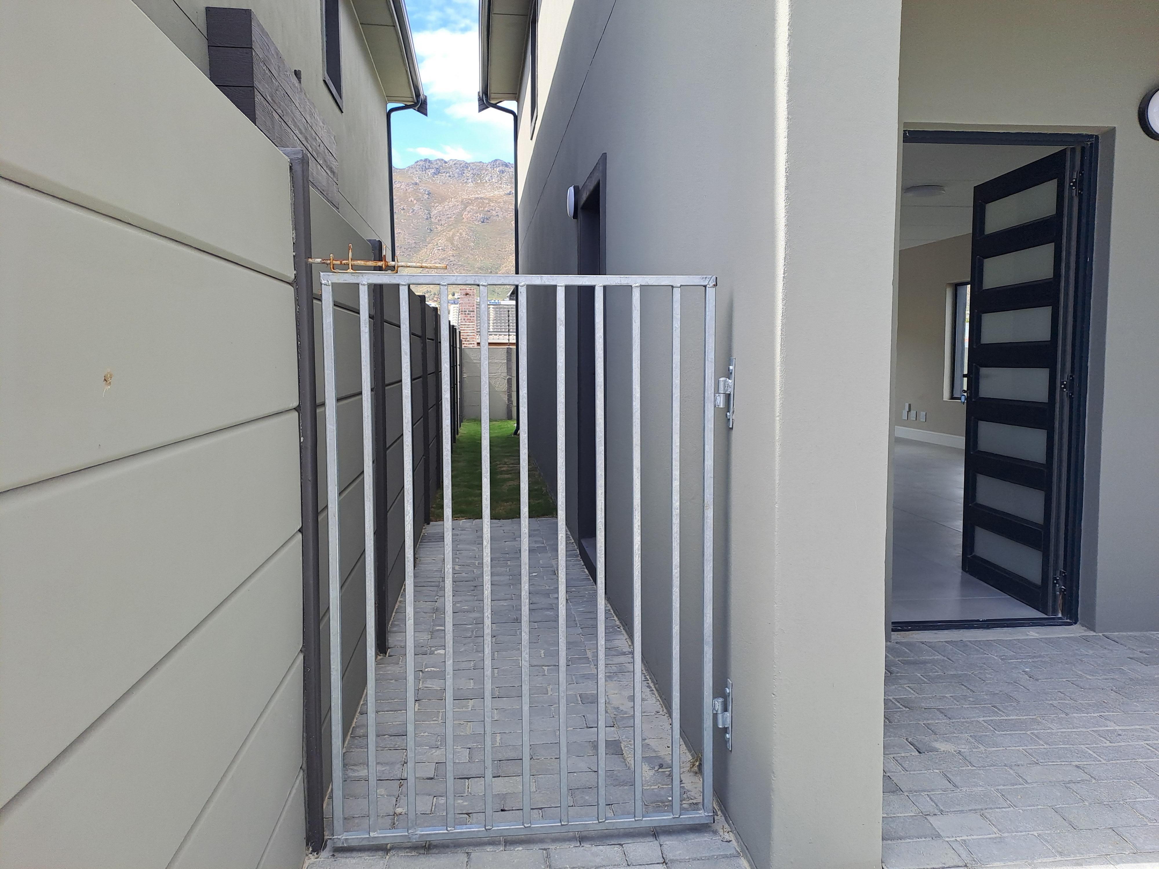 3 Bedroom Property for Sale in Sea Breeze Western Cape